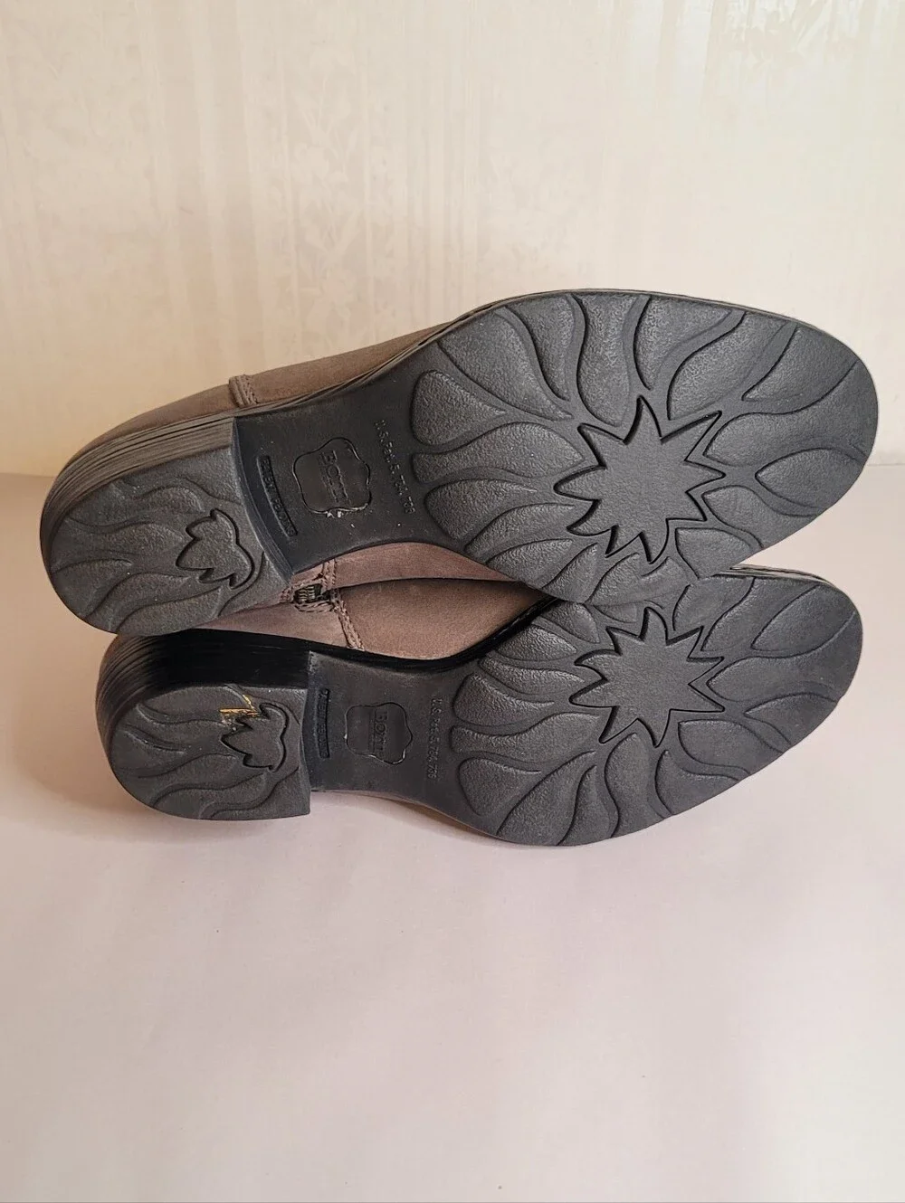 Born Riven Western Ankle Boots 10